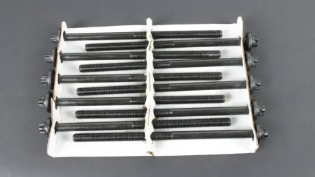 Комплект болтів з головкою системи TORX з чорного металу AJUSA 81044400
