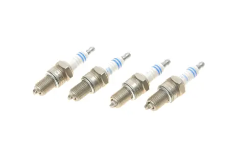 Свічка запалювання (к-кт 4шт) VW T4/T3/Passat/LT (28-35)/Golf II/III/Caddy 0.9-2.5 65- WR7DC+ BOSCH 0 242 235 909