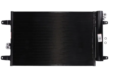 Радіатор кондиціонера Denso DCN32015