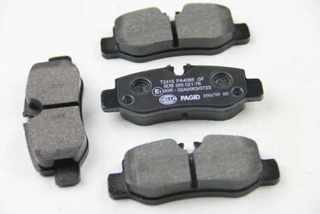 HELLA DB гальмівні колодки задн Vito 109 /119 14- Hella 8DB 355 021-761