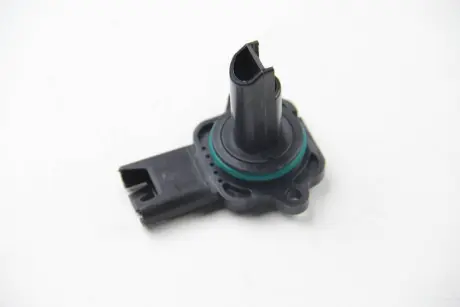 BMW Витратомір повітря 1 E87,3 E90,5 E60,7 E65,Z4 2.0/3.0 01- HELLA 8ET 009 142-641
