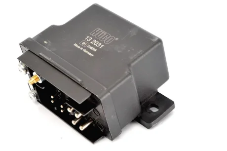 DB Реле свечей накала MB100,W124/201 2.0/2.4D 85 Huco 132031