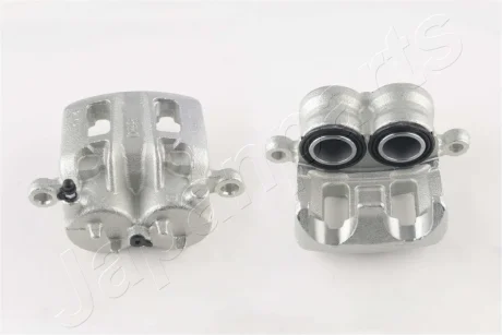 Супорт передн. прав. (SUMITOMO) MITSUBISHI Pajero -07 JAPANPARTS CAL049RJM