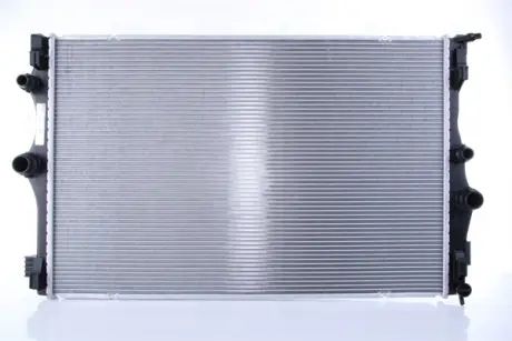 Радіатор охолоджування NISSENS 606815