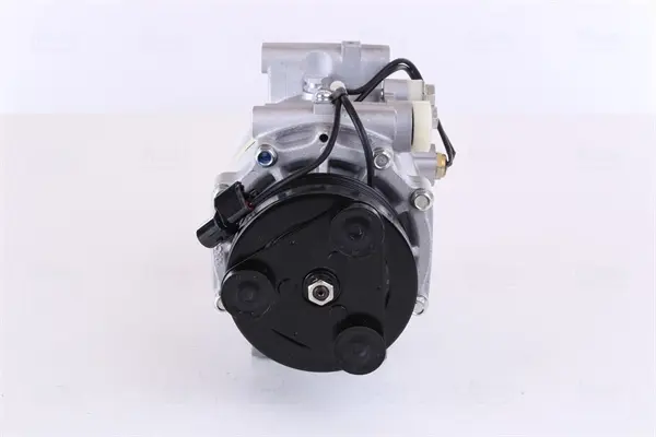 MITSUBISHI Компресор кондиціонера ECLIPSE IV 05-, ENDEAVOR 03-, GALANT IX 03 Nissens 890879 (фото 1)