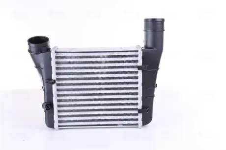 AUDI Інтеркулер лів. A4 2.0TDI/TFSi 04- NISSENS 96549