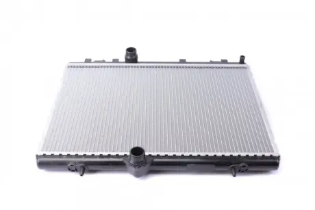 Радіатор охолодження Citroen Picasso/Peugeot 3008/5008 1.2-1.6 12- NRF 59320