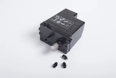 Помпа нахилу кабіни VOLVO FH, FH II, FH12, FH16, FH16 II, FM, FM II, FM12, FM9, FMX, FMX II, N12, NL 01.81- PE AUTOMOTIVE 14360400A