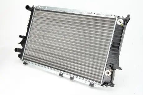 Радіатор двигуна (акпп) AUDI 100 C3, 100 C4, A6 C4, A6 C5 1.8-4.2 01.90-01.05 THERMOTEC D7A016TT
