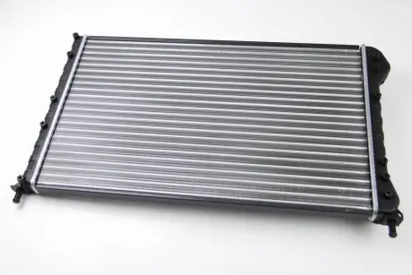 Радіатор двигуна (мкпп) MERCEDES E (W210) FIAT DOBLO, DOBLO/MINIVAN 1.2-2.7D 07.99- THERMOTEC D7F021TT