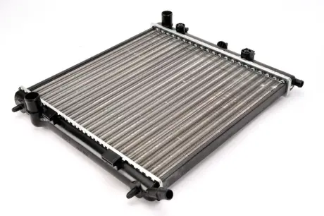 Радіатор двигуна (мкпп) CITROEN C2, C2 ENTERPRISE, C3 I, C3 II, C3 PLURIEL, DS3 PEUGEOT 1007, 207 1.1-1.6D 02.02- THERMOTEC D7P020TT