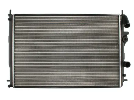 Радіатор двигуна (мкпп) DACIA LOGAN, LOGAN MCV, SANDERO NISSAN KUBISTAR RENAULT LOGAN I, MEGANE I, MEGANE I CLASSIC, MEGANE I COACH, MEGANE SCÉNIC, SCENIC I 1.4-2.0 01.96- THERMOTEC D7R007TT