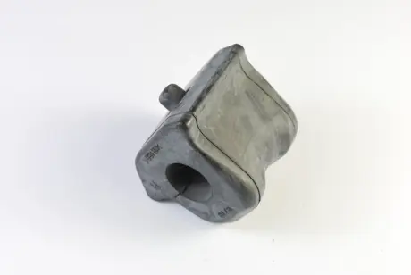 Подушка стабілізатора передн Прав TOYOTA RAV 4 III, RAV 4 IV 2.0-3.5 11.05- YAMATO J72088YMT
